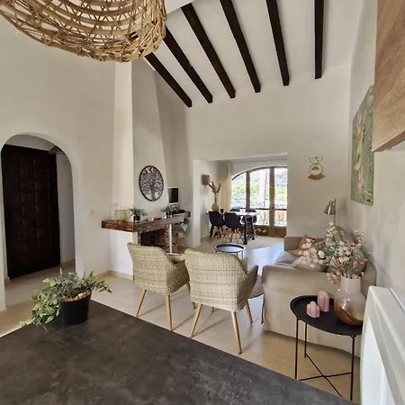 Casa By Theka Services Villa